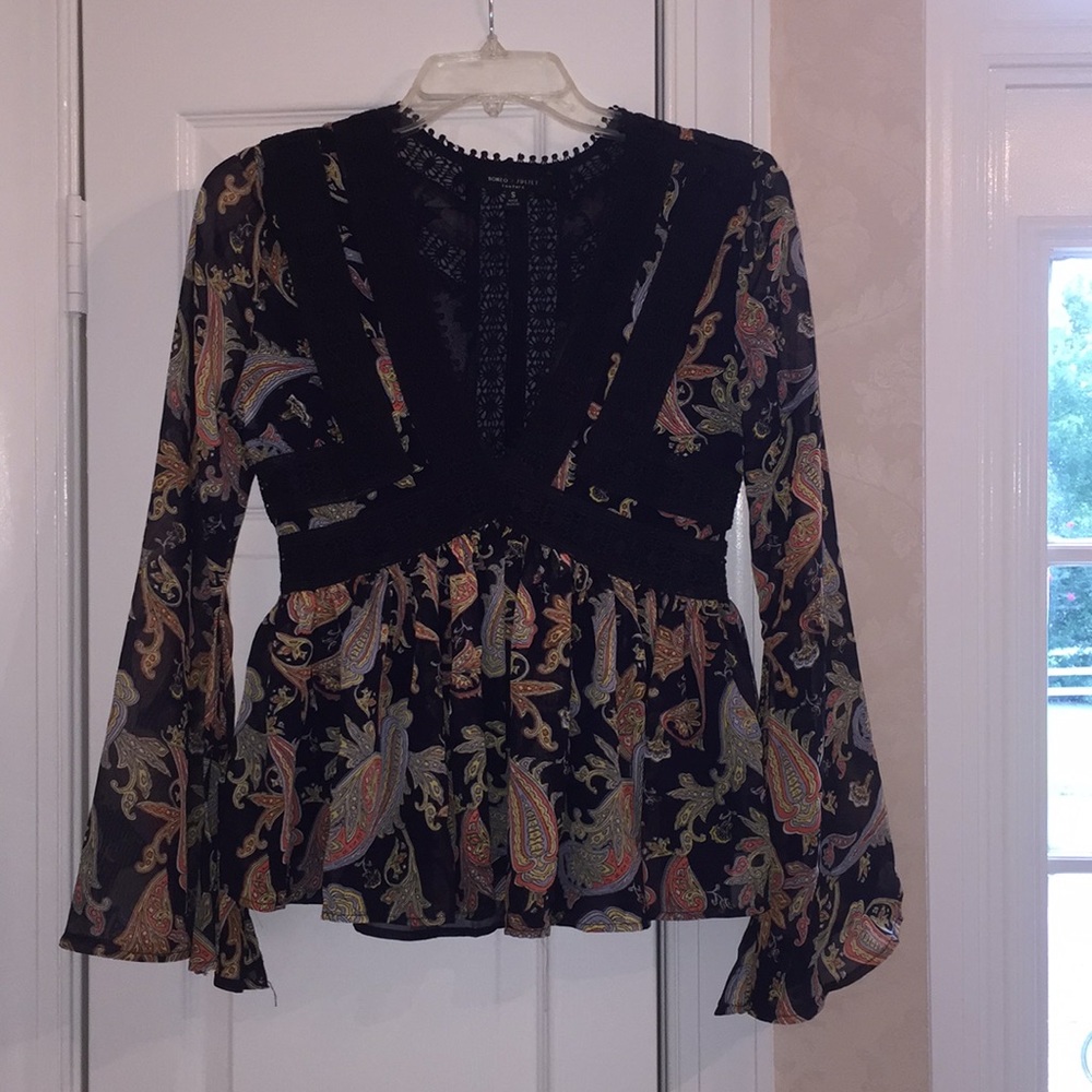 Beautiful Paisley Bell sleeve lined top